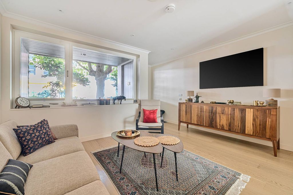 Property photo 1 of 31
