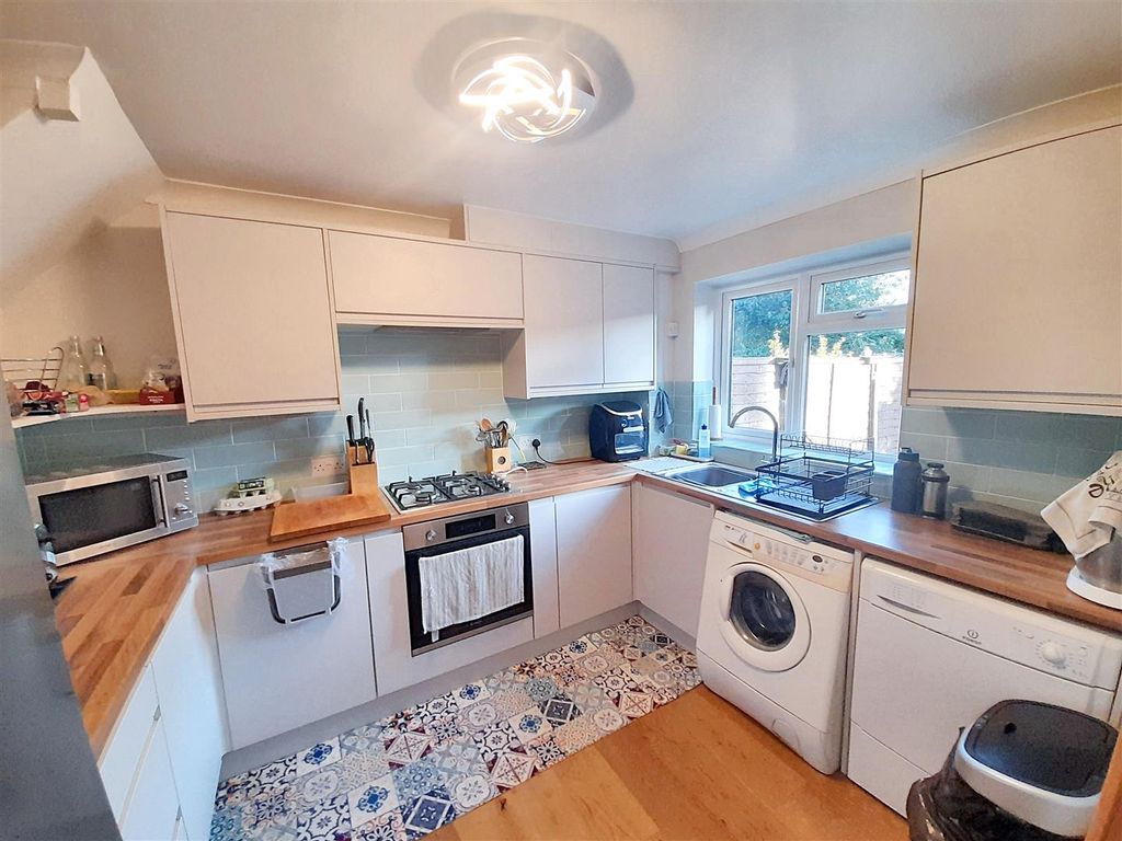 Property photo 2 of 12 Kitchen