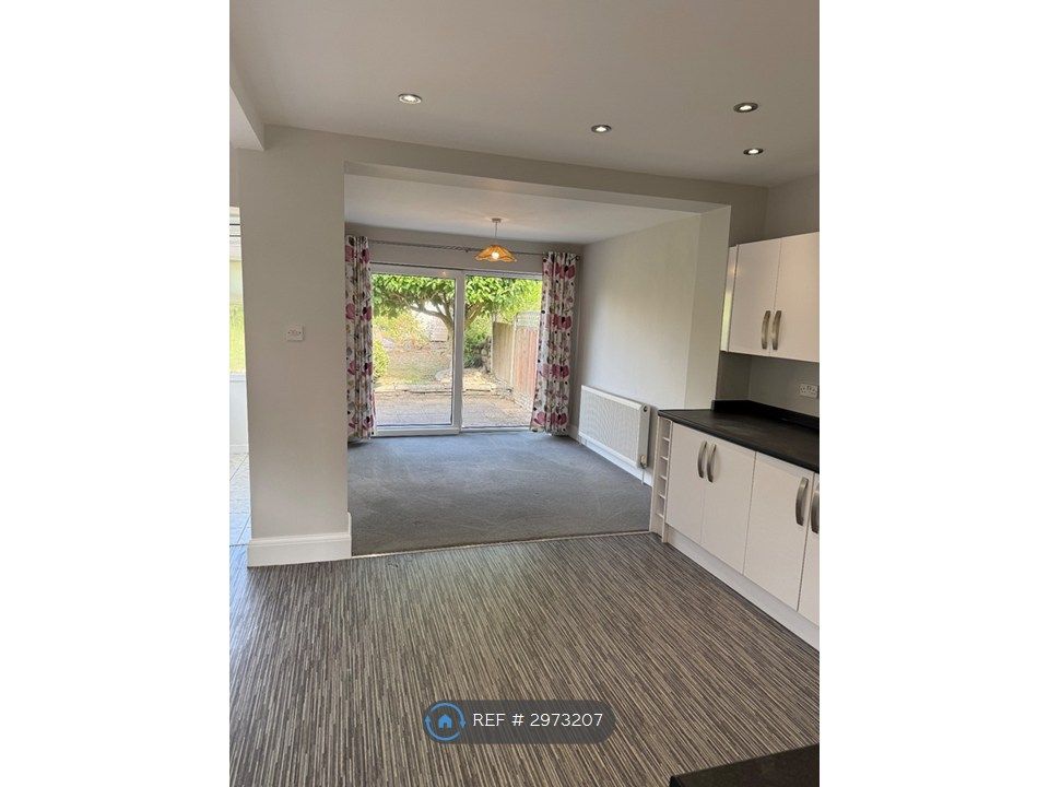 Property photo 3 of 18 Dining Kitchen