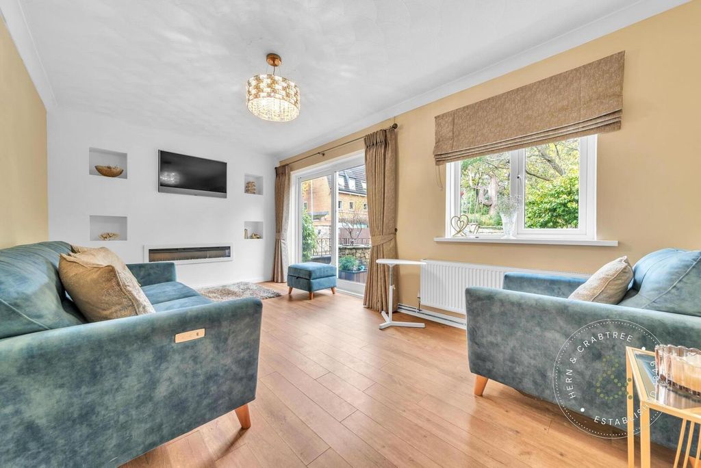 Property photo 2 of 32 Dulwich-Gardens-23.Jpg