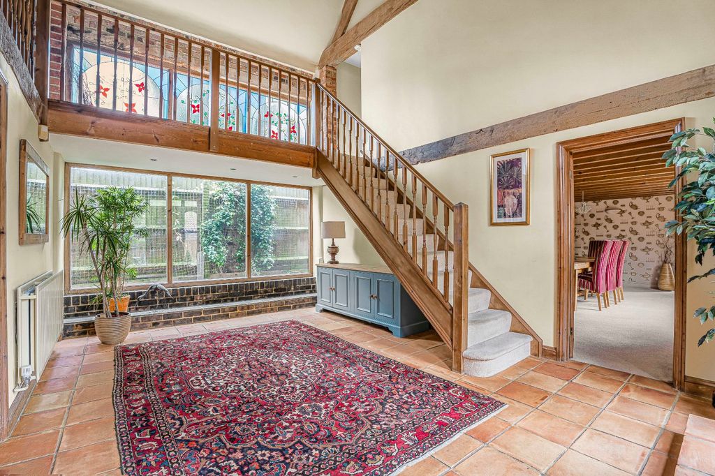 Property photo 3 of 20 Entrance Hall