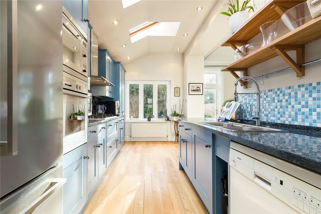 Property photo 2 of 14 Kitchen
