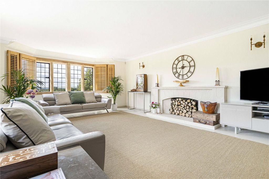 Property photo 2 of 21 Sitting Room
