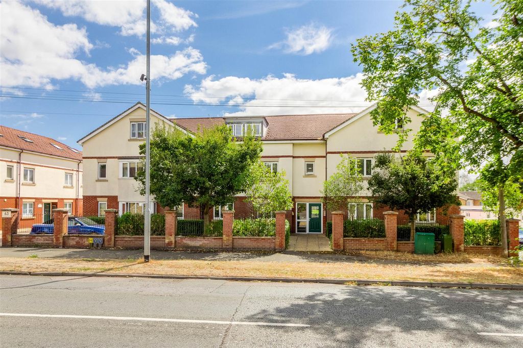 Property photo 1 of 15 Flat 13, 63 Northampton Road - 002.Jpg