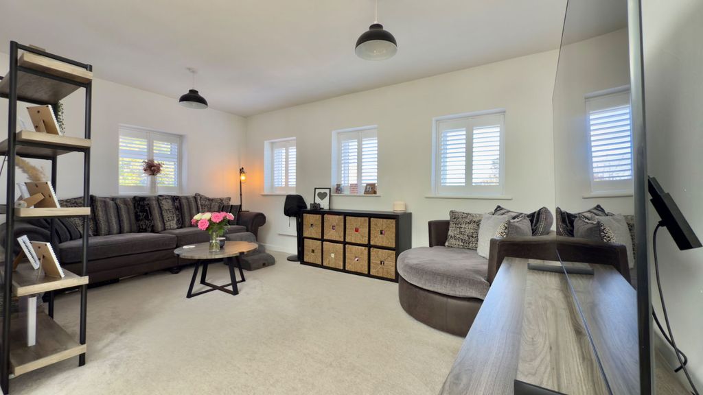 Property photo 2 of 8