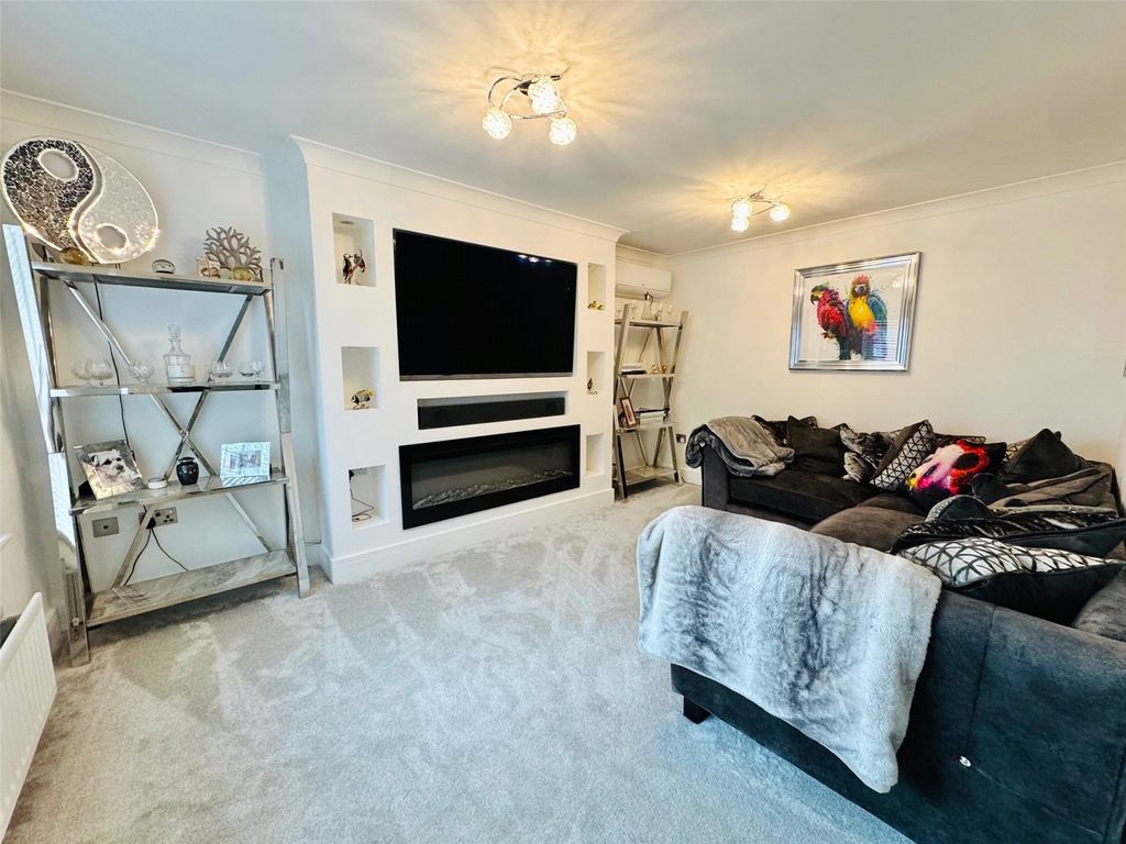 Property photo 3 of 20 Picture No. 11