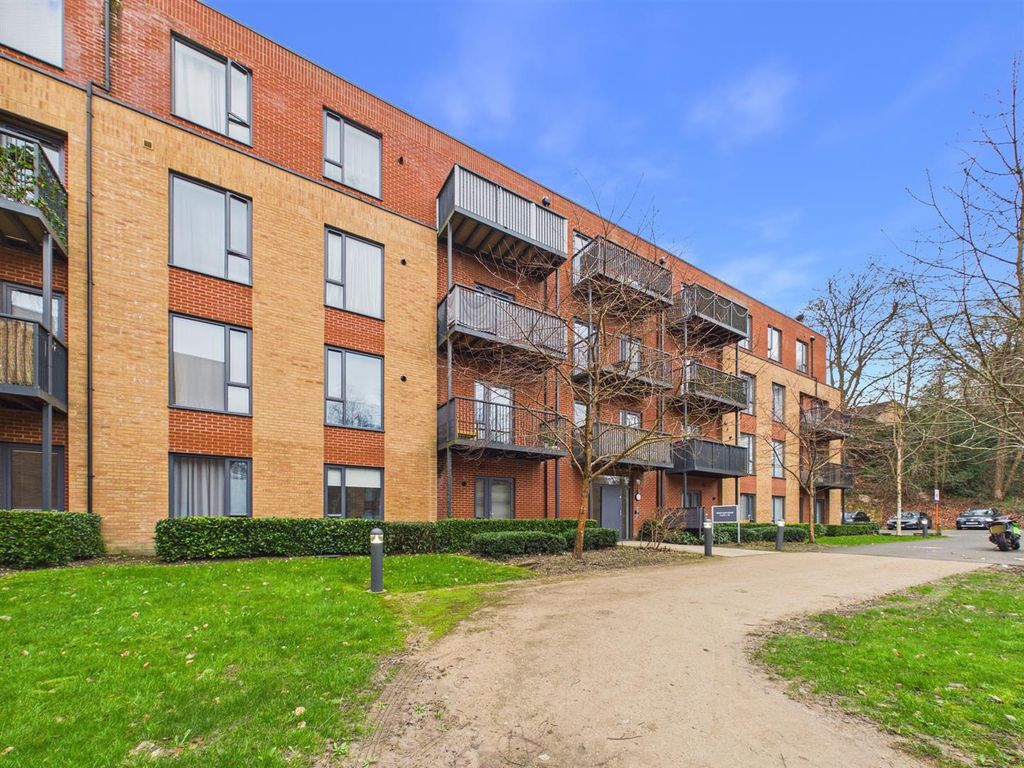 Property photo 1 of 15 Cam02885G0-Pr0575-Still020.Jpg