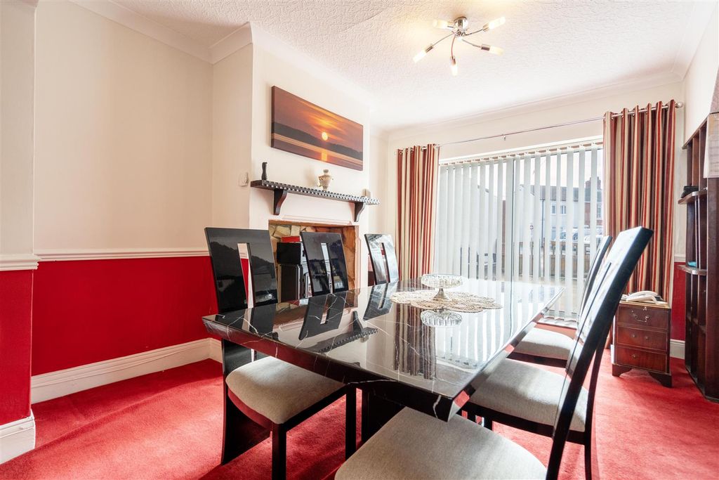 Property photo 3 of 9 Dining Area