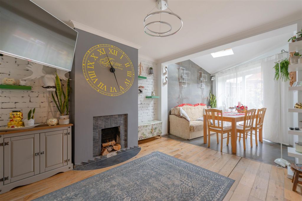 Property photo 2 of 21