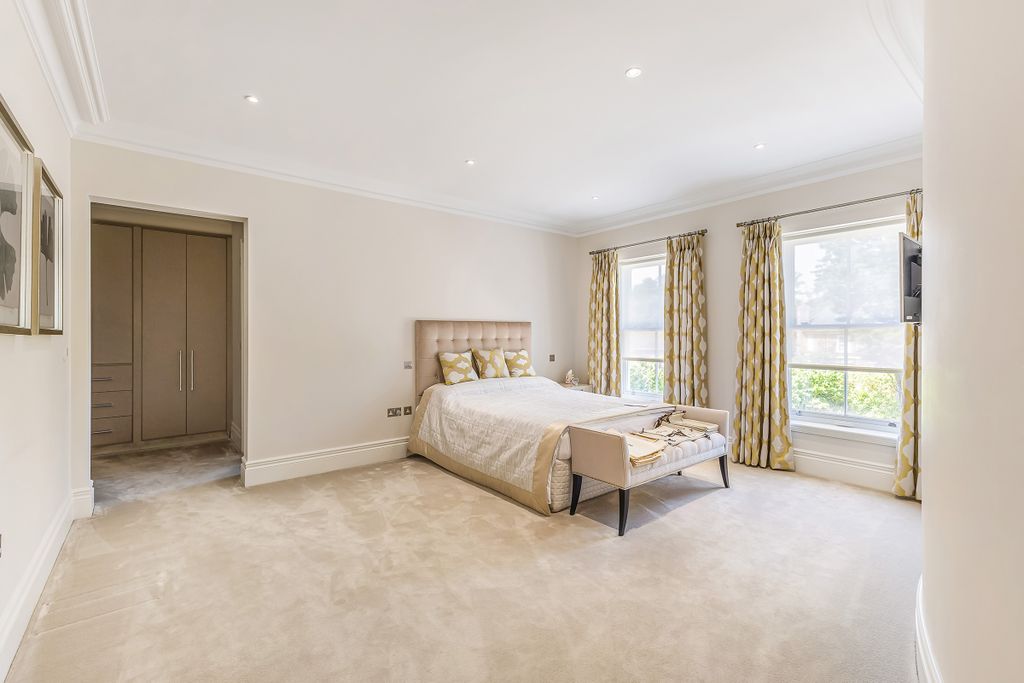Additional image 21 of 6 bed property for saleRegent's Walk, Ascot, Berkshire SL5
