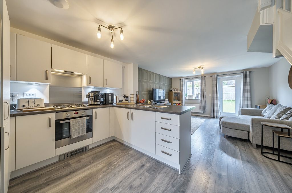 Property photo 2 of 12 1343267-12-68Aede...
