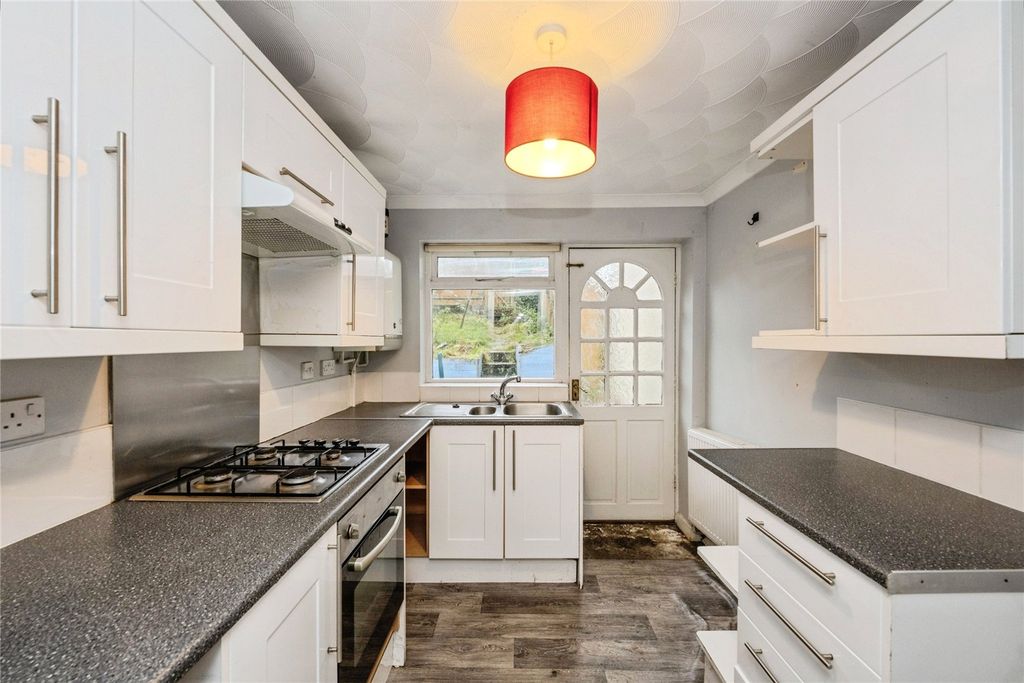 Property photo 2 of 19 Picture No. 16