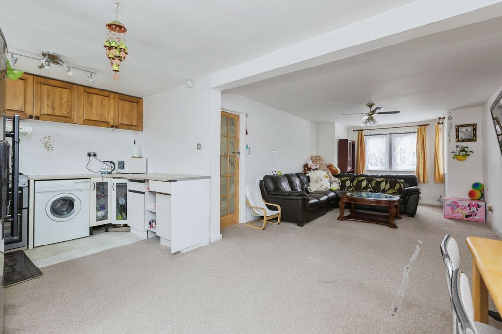 Property photo 3 of 15