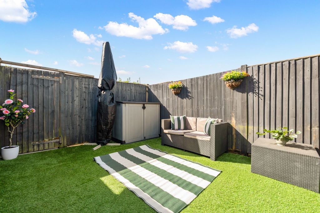 Property photo 2 of 17 Garden