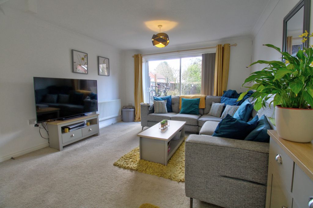 Property photo 3 of 13 Lounge 1