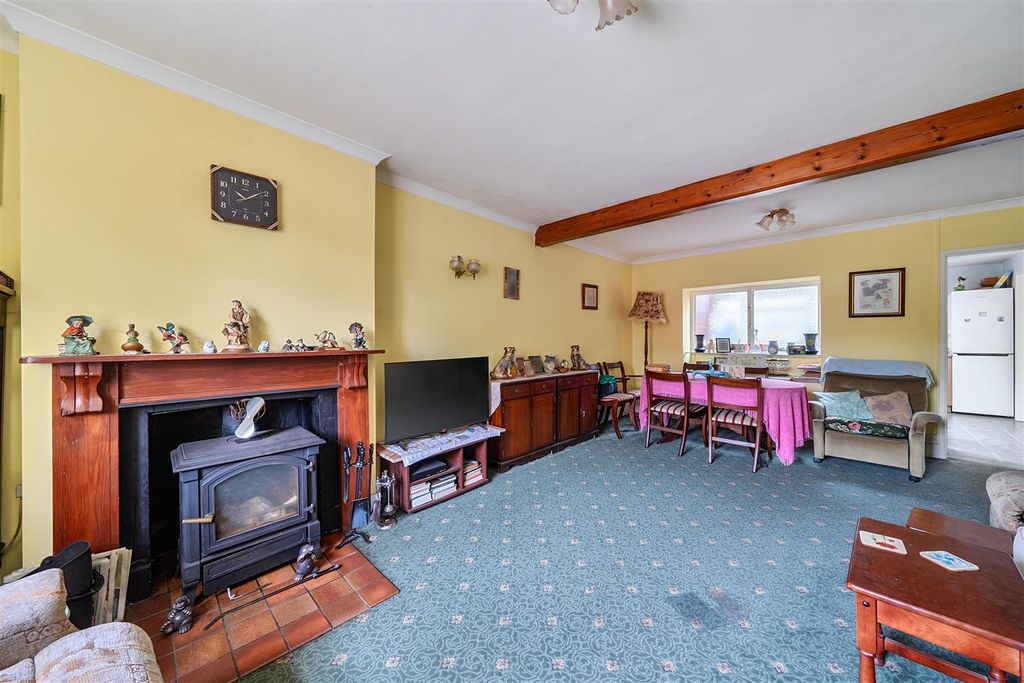 Property photo 2 of 14 Sitting Room