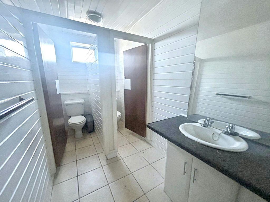 Property photo 3 of 6 2400649.Jpg