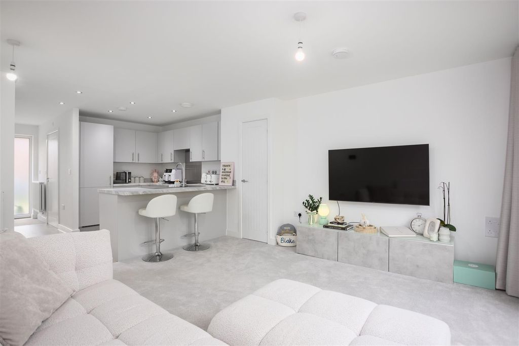 Property photo 3 of 16 00008.Jpg