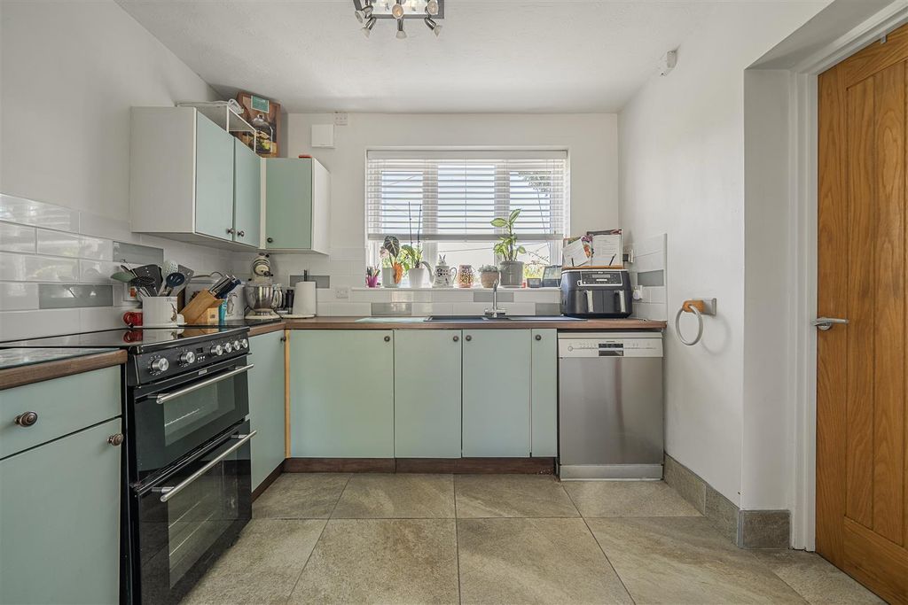 Property photo 2 of 29 Kitchen