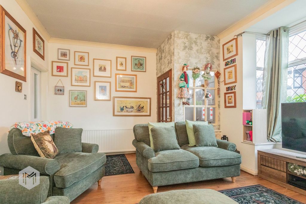 Property photo 2 of 27