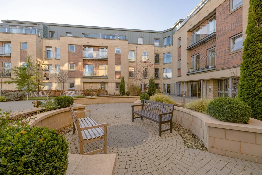 Apartment in Edinburgh, Barnton - View 3