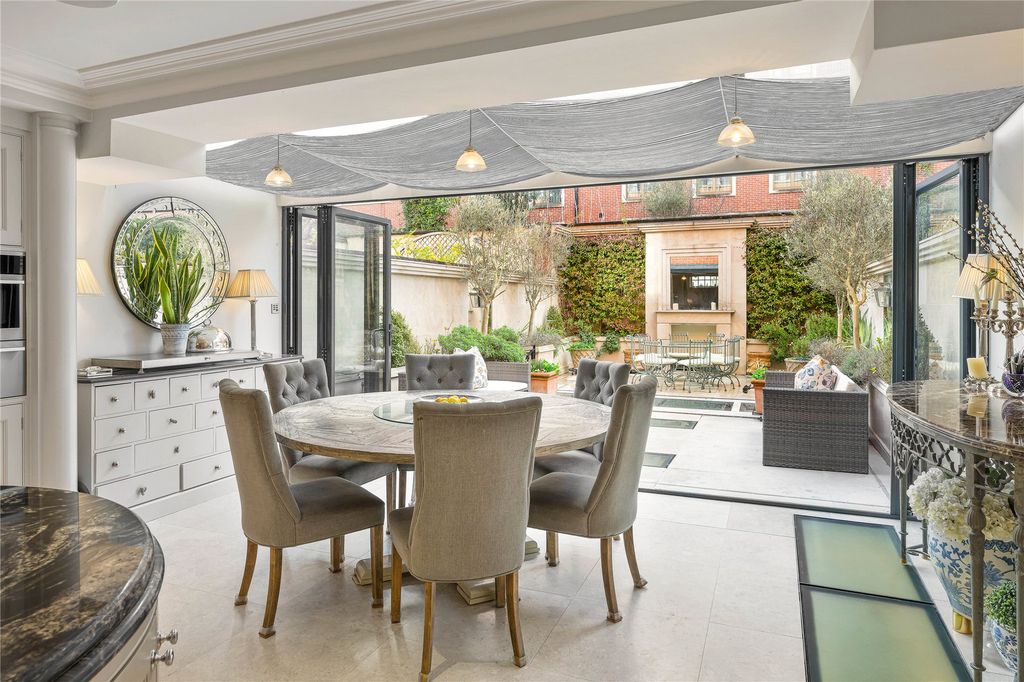 Property photo 1 of 16 Dining Room