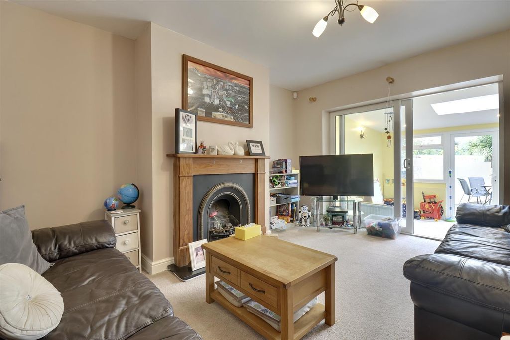 Property photo 3 of 22 5368524E-93C4-43Ab-B945-Ea6B95F1Aaf1_1_201_A.Jpeg