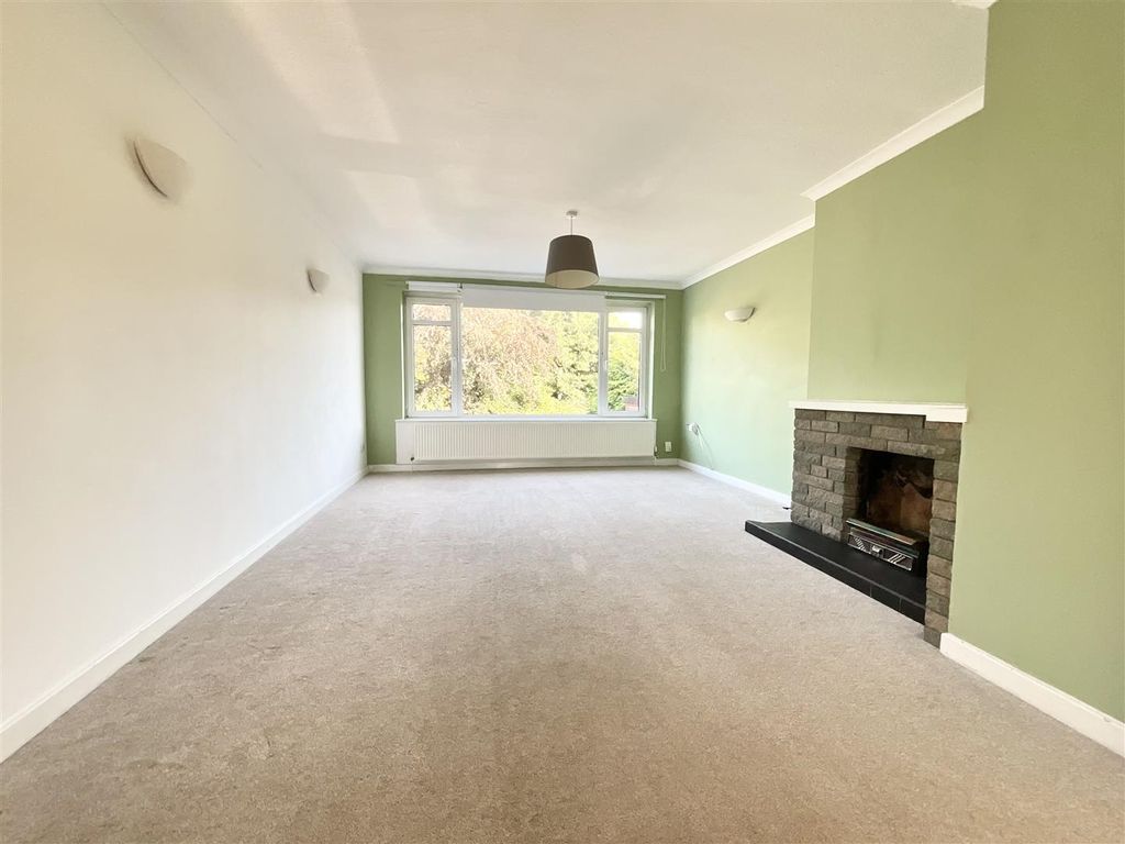 Property photo 2 of 14 Lounge