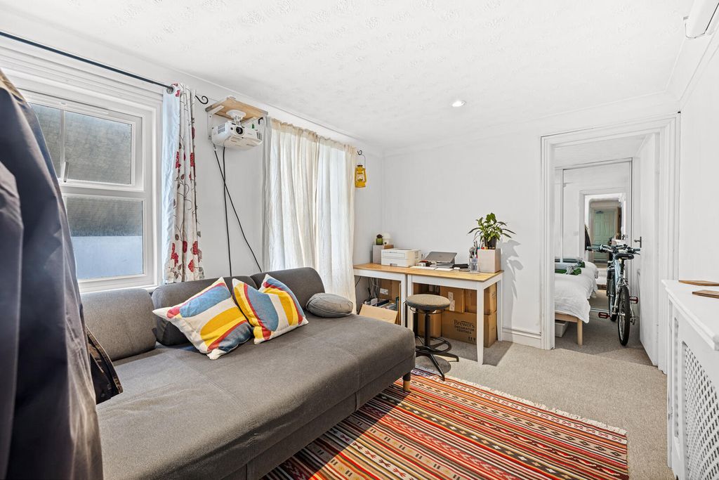 Property photo 3 of 7 Living Room