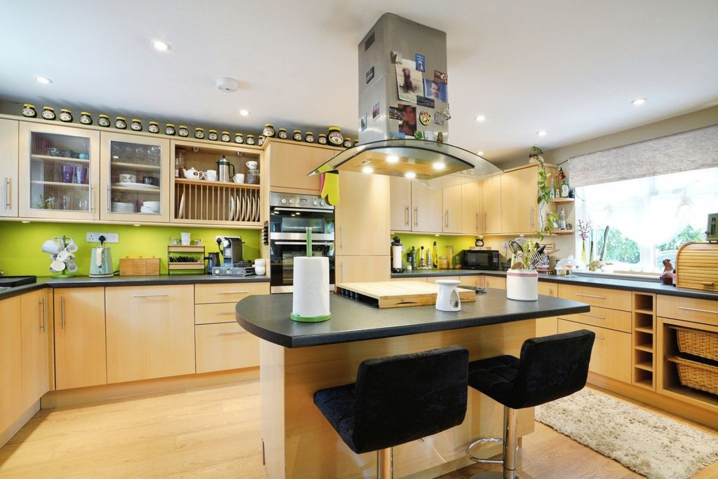 Property photo 2 of 17 Photo