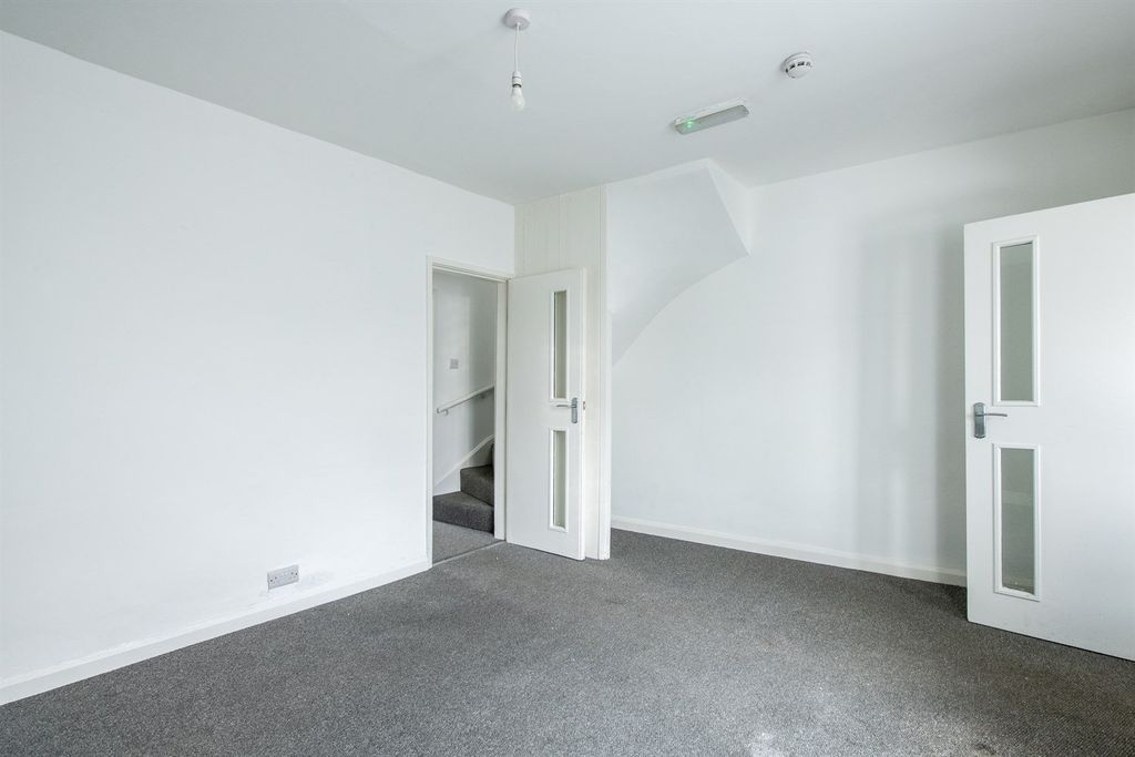 Property photo 3 of 8 Picture No. 02