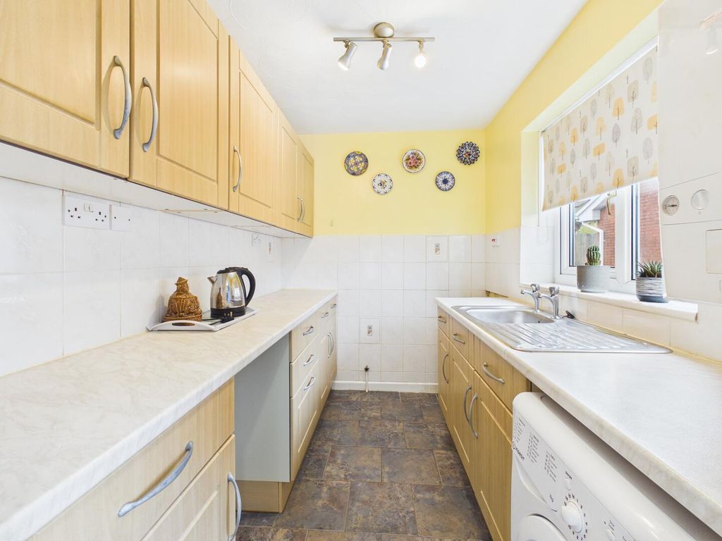 Property photo 3 of 14 Kitchen