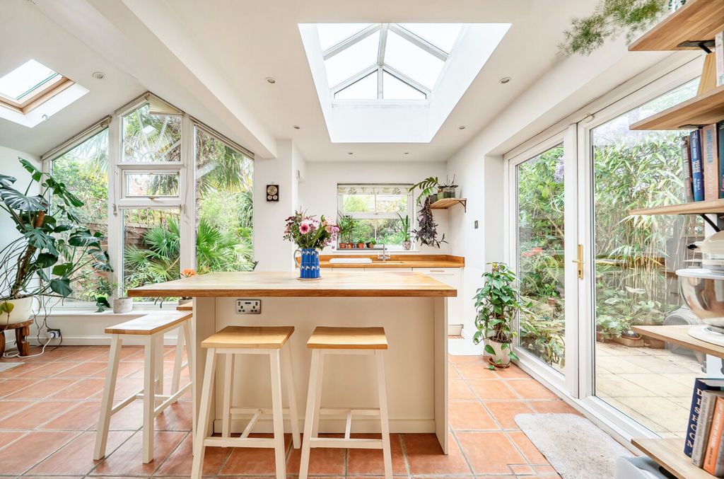 Property photo 2 of 27