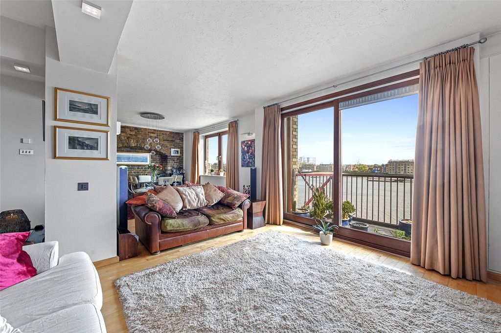 Property photo 3 of 20 Reception