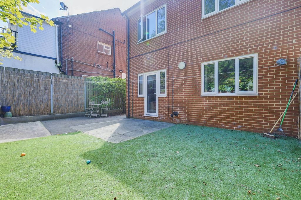 Additional image 40 of 8 bed flat for sale1&1A 3&3A Haigh Wood Road, Leeds, West Yorkshire LS16