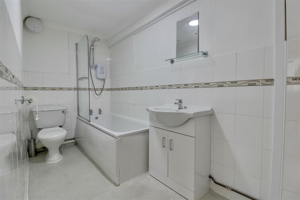 Property photo 2 of 12 4Fd596D8-Ea63-4973-B06E-E6B18Ed7Fbce_1_201_A.Jpeg