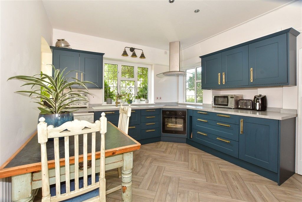 Property photo 3 of 15 Kitchen