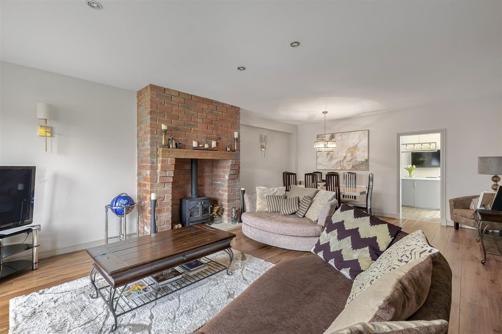 Property photo 3 of 45 Sitting Room