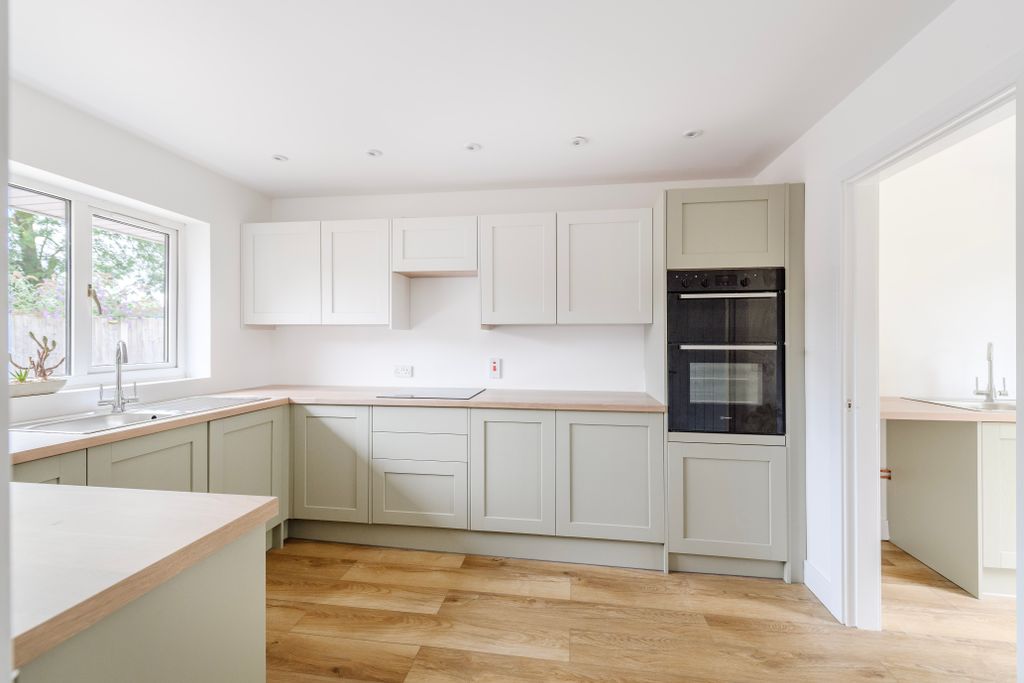 Property photo 3 of 17 Img_71732_8_Original