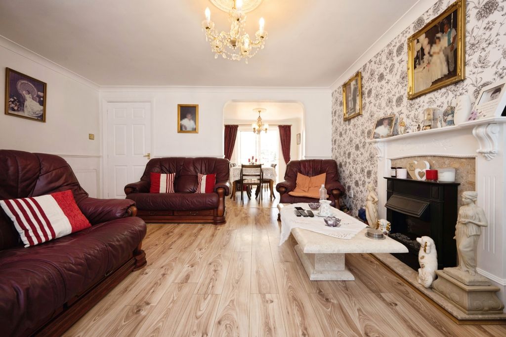 Property photo 3 of 19 Pbox-Img.Jpg