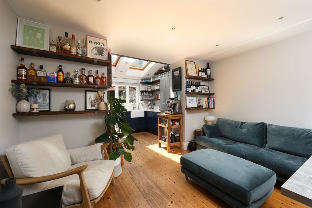 Property photo 3 of 16 Sitting Room