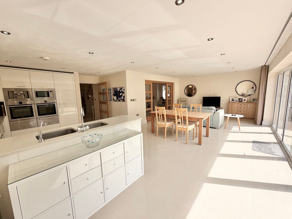 Property photo 3 of 33 Img_2537