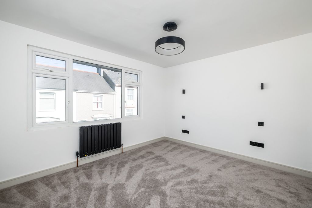 Property photo 1 of 11 0002