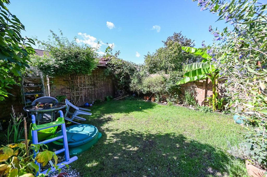 Property photo 2 of 23