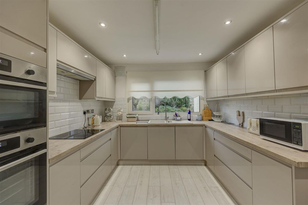 Property photo 2 of 20 Kitchen