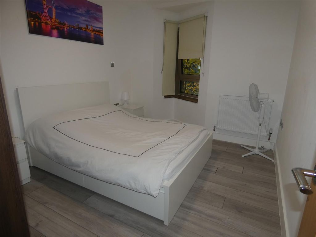 Property photo 3 of 6 P1050646.Jpg