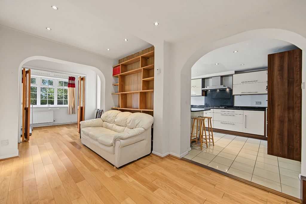 Property photo 3 of 13 5283262