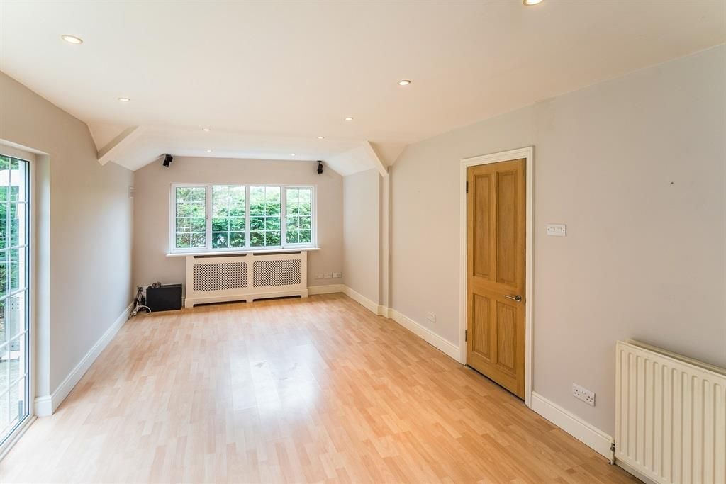 Property photo 3 of 10 Living Room