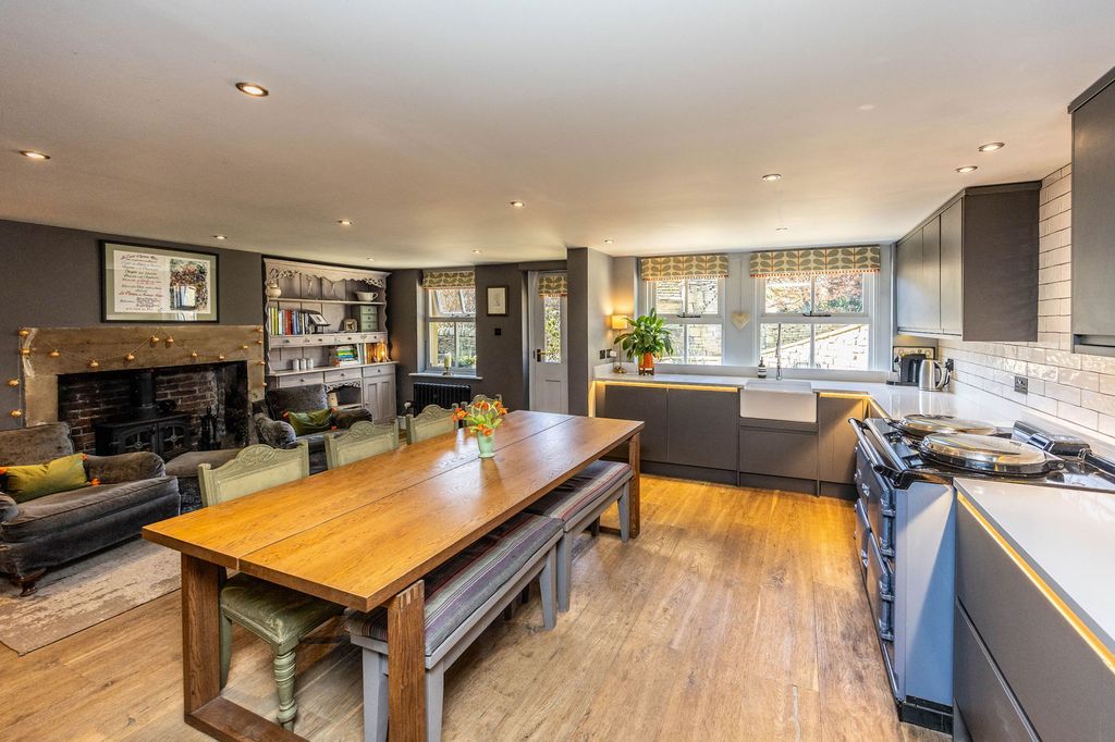 Property photo 2 of 41