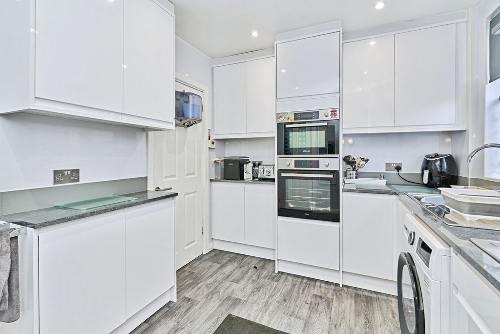 Property photo 3 of 24 Pbox-Img.Jpg